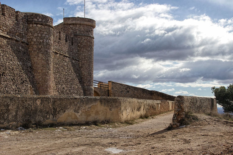 Ruins of fort against sky