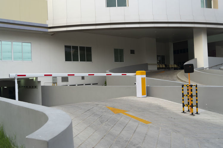 Parking place of the building, with automatic barrier system
