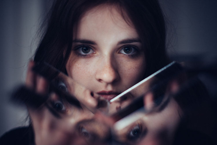 Adult Beautiful Woman Close-up Day Headshot Indoors Looking At Camera Miror One Person People Portrait Real People Spiegel Young Adult Young Women The Portraitist - 2018 EyeEm Awards The Creative - 2018 EyeEm Awards The Portraitist - 2018 EyeEm Awards The Creative - 2018 EyeEm Awards Capture Tomorrow