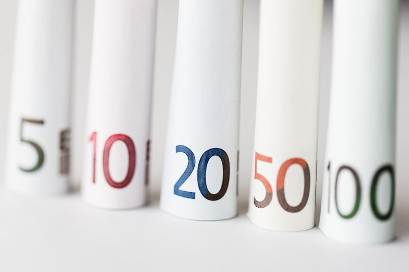 Euro notes in row