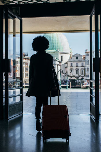 Young tourist woman going for vacation trip