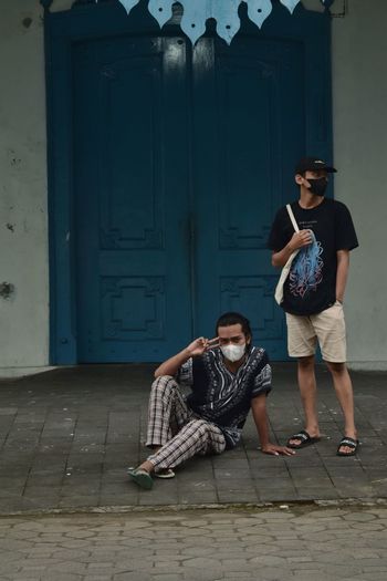 Portrait of two javanese young in keraton area