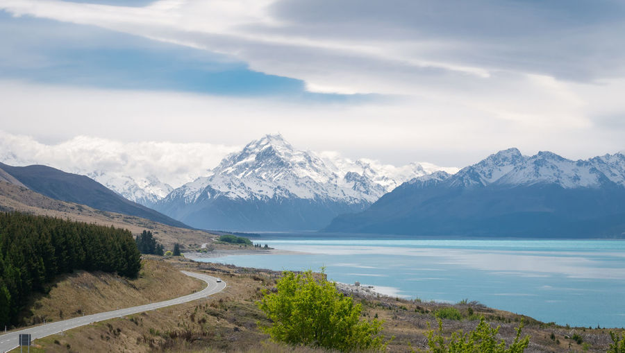 Alpine vista with turquoise lake and mountain mt cook, shot at aoraki mt cook national park