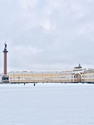 Alexander column and general staff building at palace square against sky