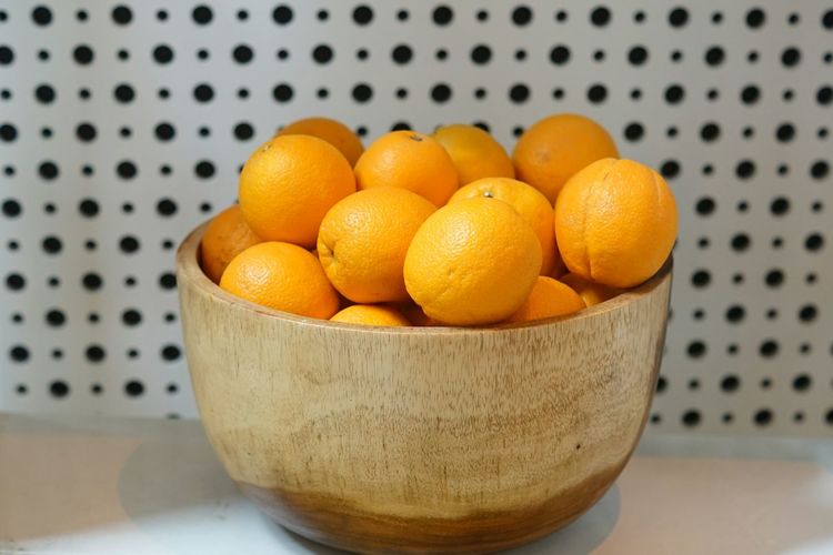 Close-up of oranges in bowl