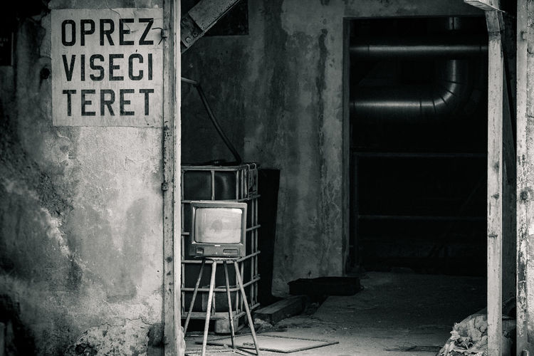 Text on abandoned building