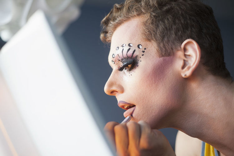 Man applying drag queen makeup