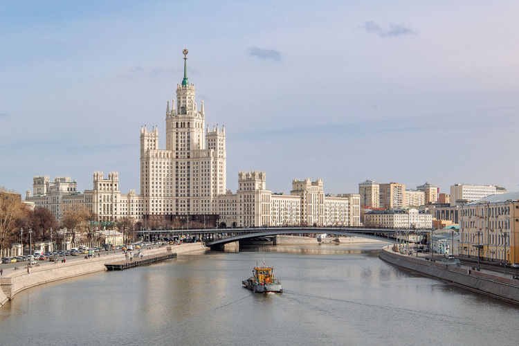 Panoramic view of kotelnicheskaya embankment building from zaryadye park. people on 