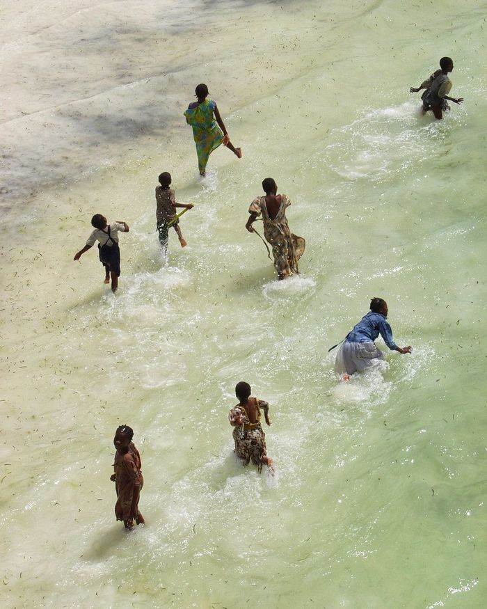 HIGH ANGLE VIEW OF PEOPLE ON WATER