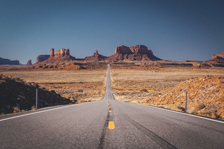 Road near forrest gump point, monument valley