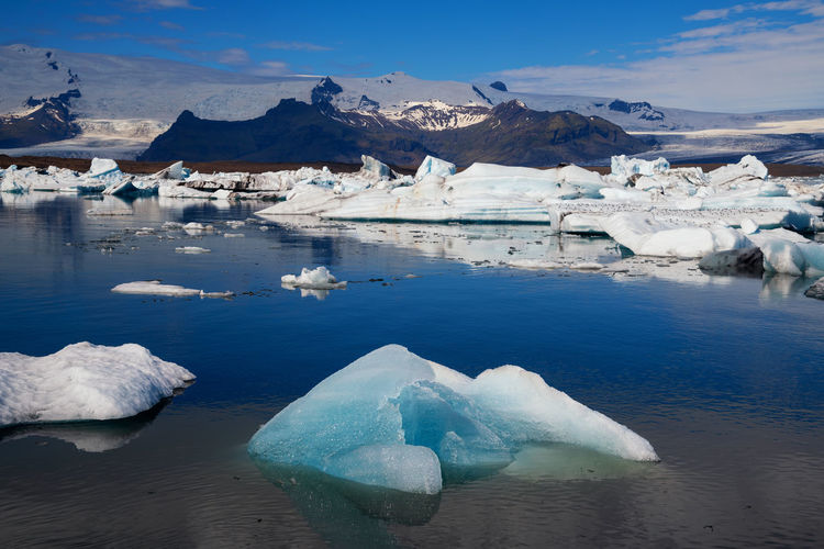 Scenic view of icebergs and mountains on jokulsarlon glacial lagoon