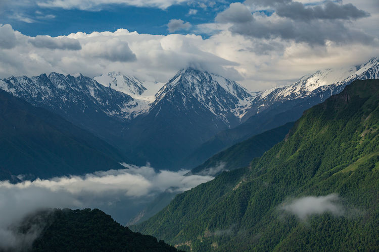 Mount tebulosmta in the caucasus. scenic view of snowcapped mountains against sky. 