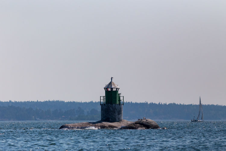 Lighthouse on franska stenarna in nämdöfjärden in stockholm archipelago, sweden