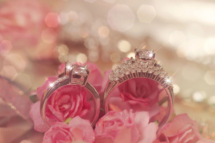 The diamond wedding rings for couple