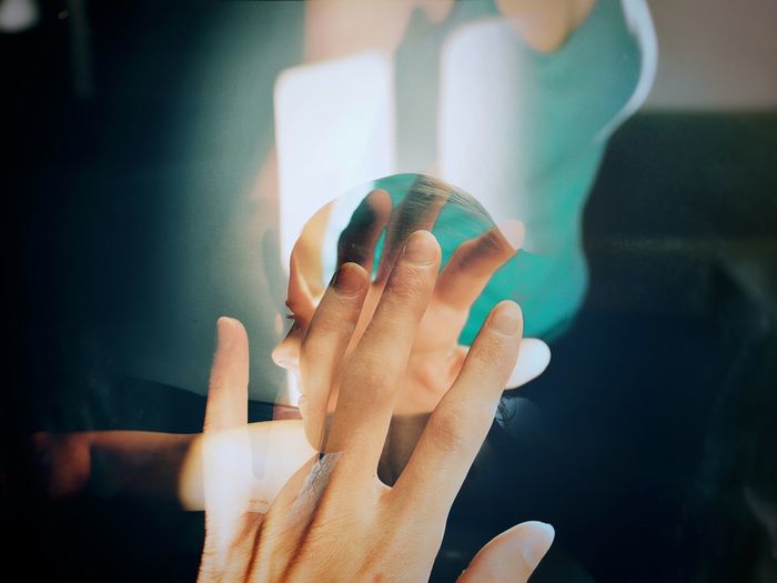 CLOSE-UP OF WOMAN HOLDING HANDS
