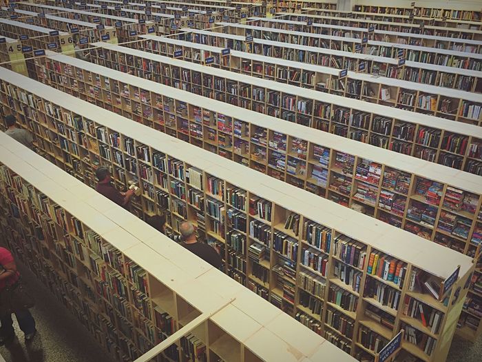 People in library looking for books