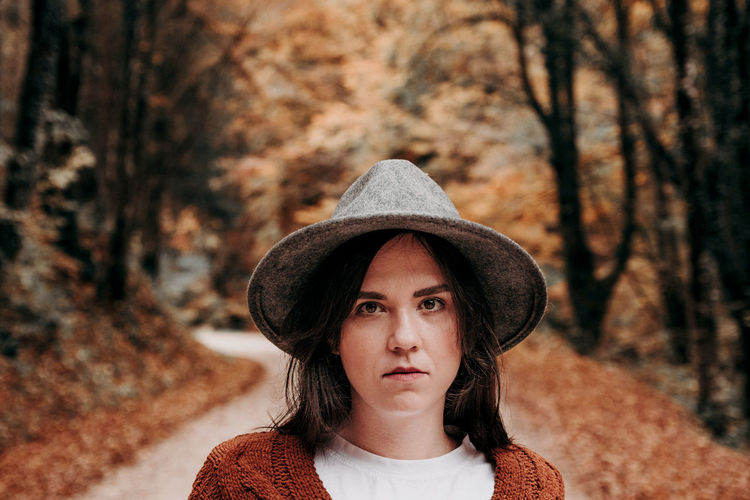 Portrait of a young woman in autumn, face. hat, nature, autumn, fall.