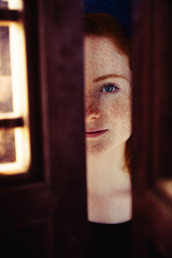 Adult Adults Only Beautiful Woman Close-up Day Front View Headshot Indoors Lifestyles Looking At Camera One Person People Portrait Real People Young Adult Young Women