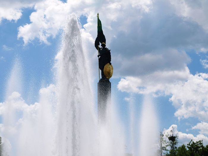 Water spraying from fountain in front of war memorial in vienna