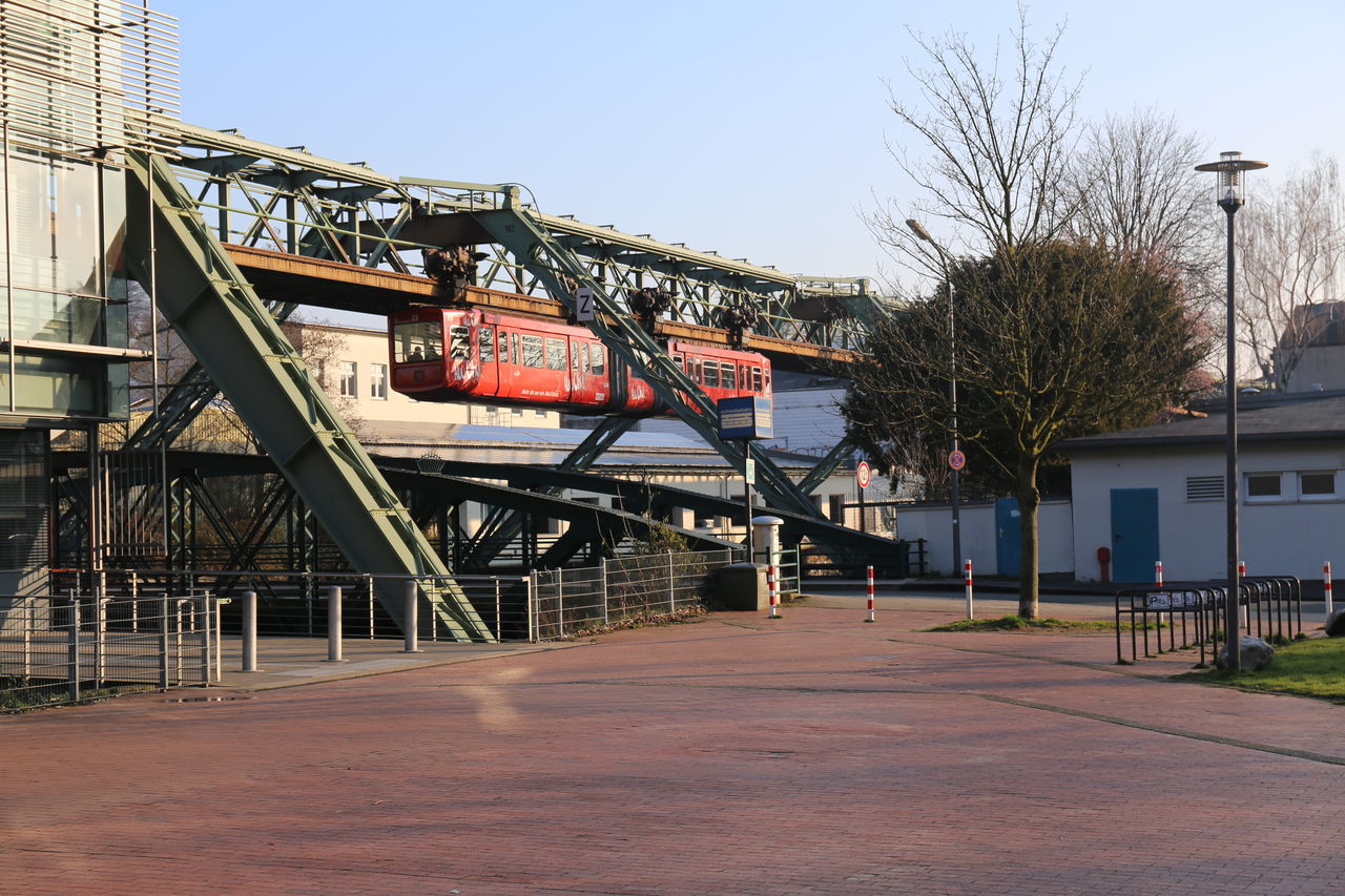 Wuppertaler Schwebebahn im Herbst 2016 Stockfoto