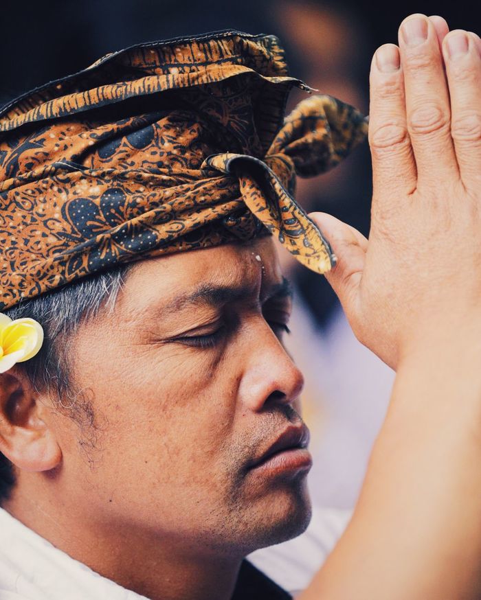 CLOSE-UP OF HAND WITH TATTOO