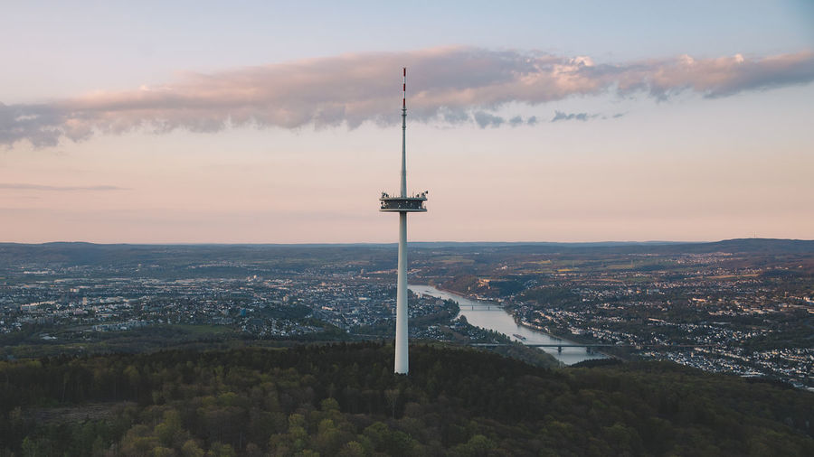Luftaufnahmen eines Überfluges it der propellermaschine über koblenz.