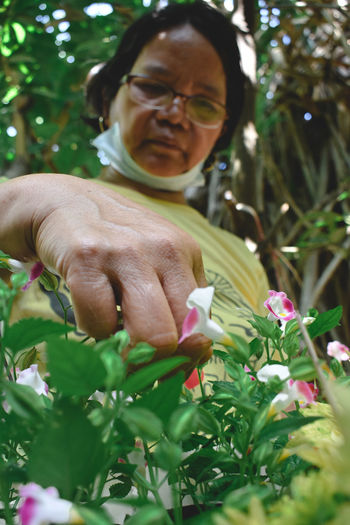 Woman holding flowering plant