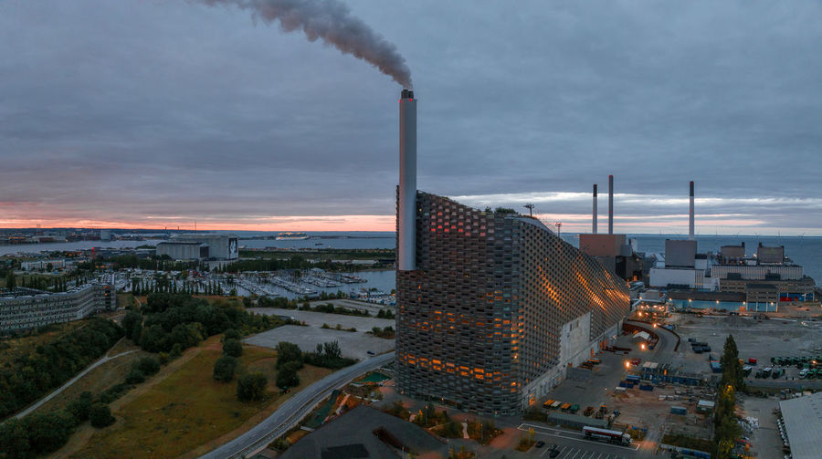 Heat and power waste-to-energy plant and a sports park in copenhagen