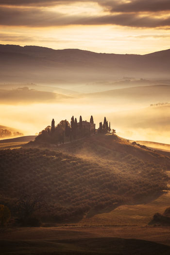 Magical autumn morning in val d orcia, tuscany 
