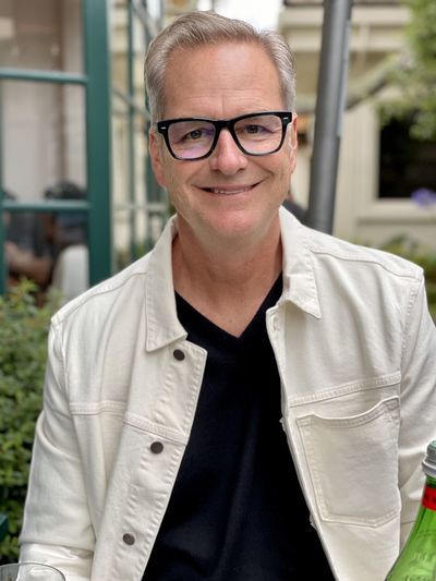 Portrait of a smiling man wearing eyeglasses
