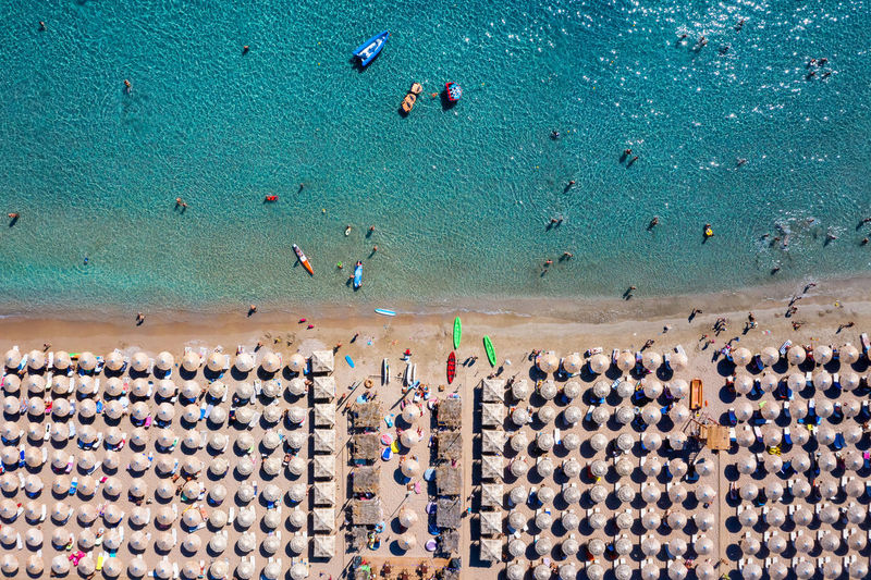HIGH ANGLE VIEW OF CROWD AT BEACH