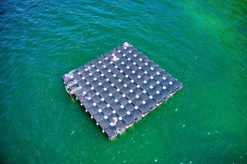 Floating square pontoon