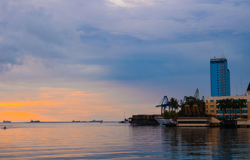 Gambar Di Pantai Losari Gambar Barumu