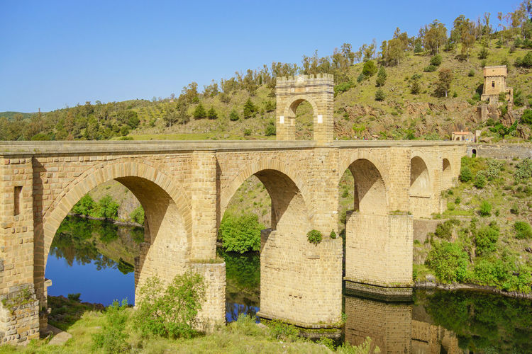 Ancient roman bridge located at alcantara in extremadura, spain built over the tagus river