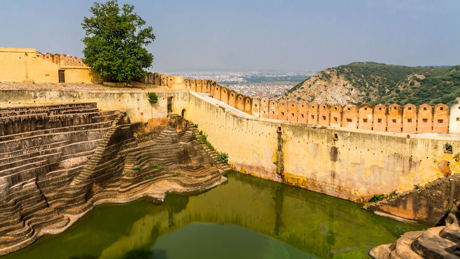 Nahargarh fort is located in the pink city of jaipur