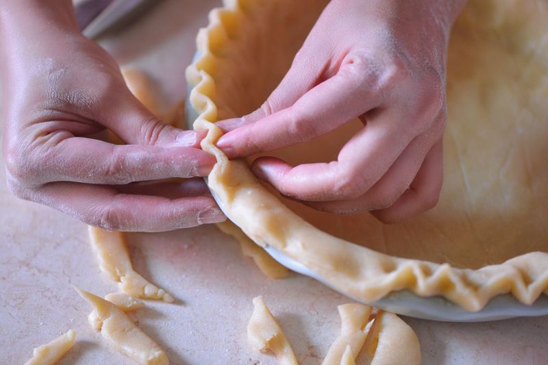 Cropped hands preparing pie