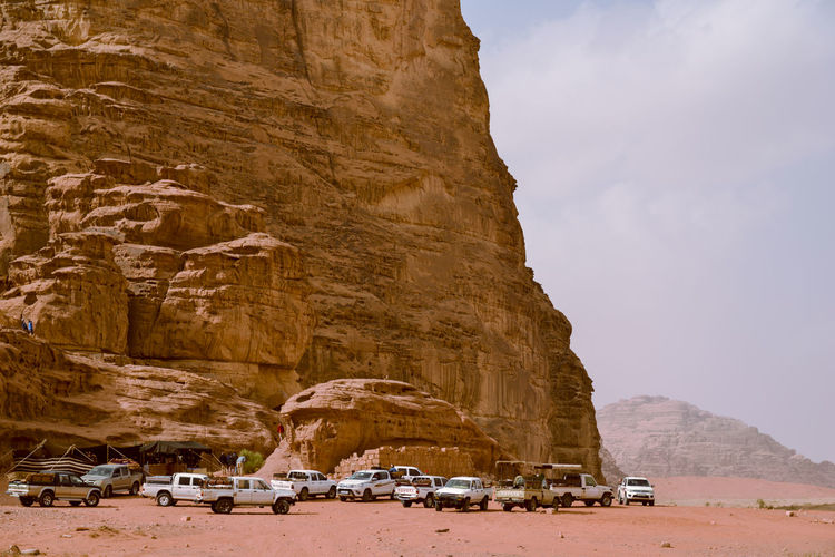 Camp at the foot of a large rock in the desert of wadi rum. jordan, april 2019. 