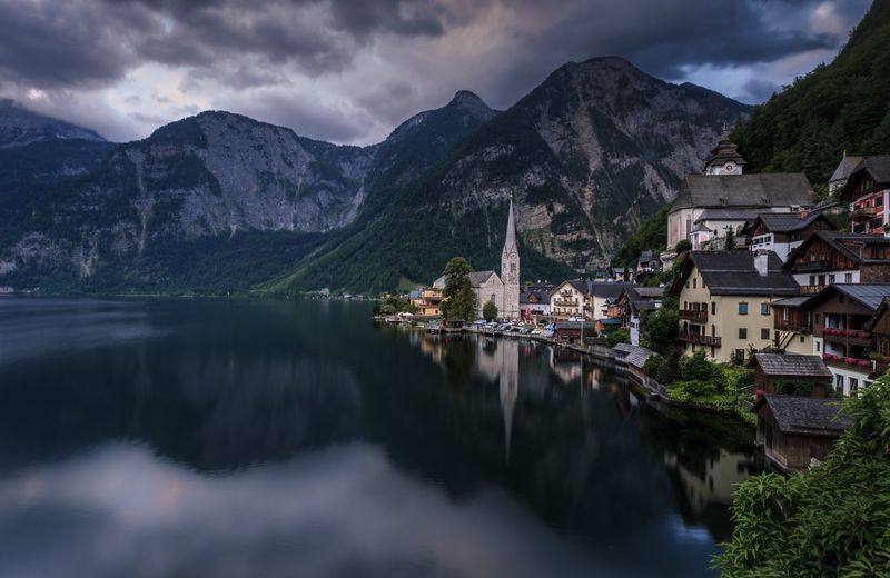 Panoramic view of lake and mountains against sky