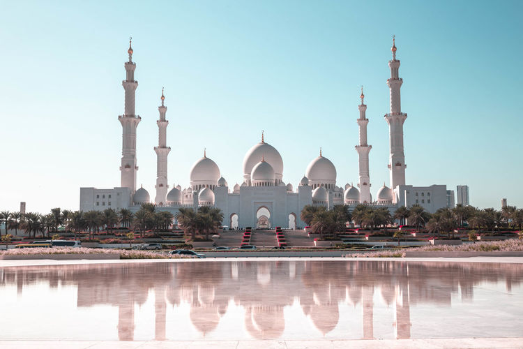 Panoramic view of abu dhabi mosque with light sky 