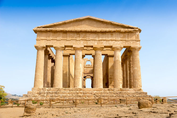 The temple of concordia is an ancient greek temple in valle dei templi in agrigento, sicily, italy