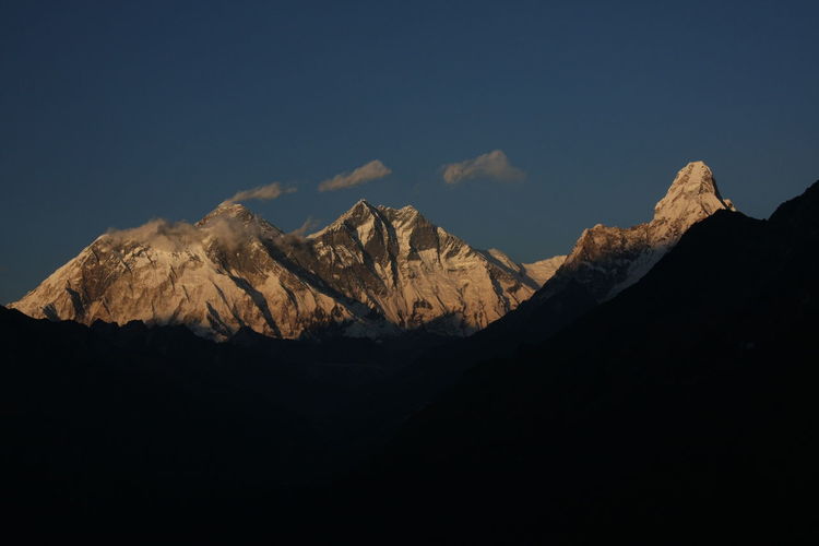 Scenic view of mountains against sky mit. everest