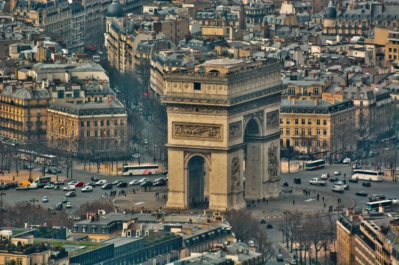 Arc de triomphe high angle view of buildings in city