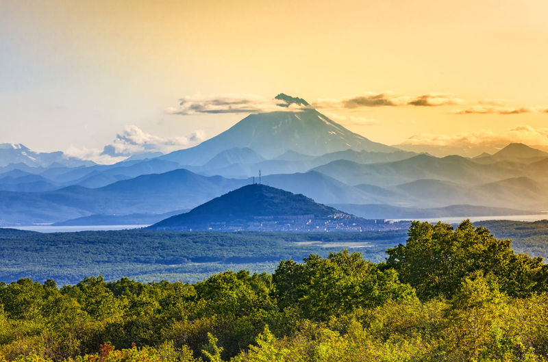 Evening view from the hill of the city of petropavlovsk-kamchatsky - russia