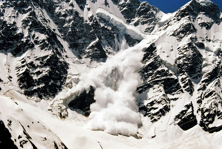 Clear example of how an avalanche begins in prielbruse.