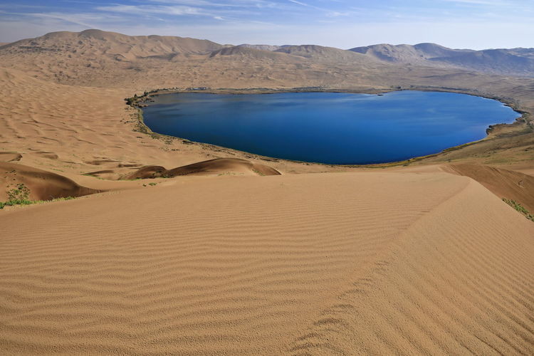 1189 full view nuoertu lake -biggest in the badain jaran desert-seen from its western megadune-china