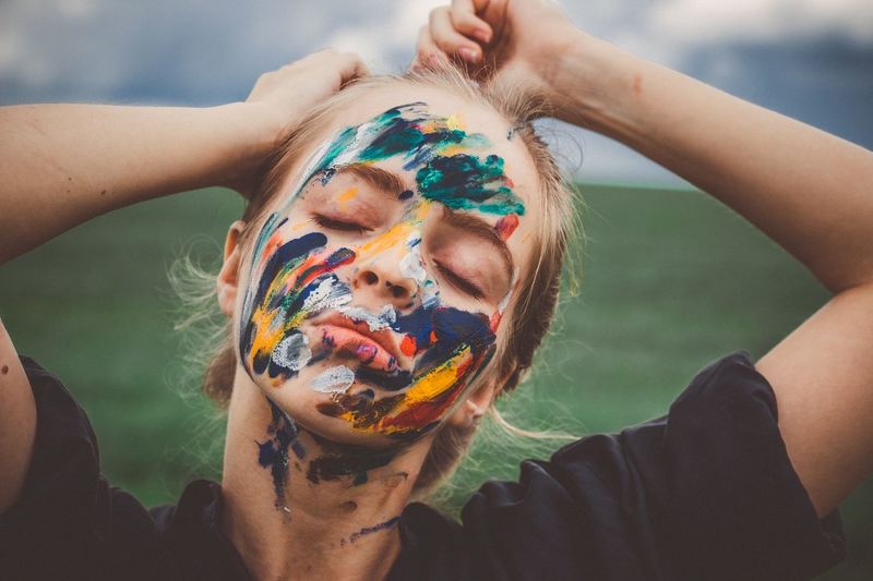 17 июня. Завтра сложный день. Сложный, как это фото Headshot Portrait Human Body Part Women Adult One Person Lifestyles Hand Human Hand Real People Paint Human Face Young Women Outdoors Focus On Foreground Females Body Part Young Adult Close-up Face Paint The Still Life Photographer - 2018 EyeEm Awards The Portraitist - 2018 EyeEm Awards The Creative - 2018 EyeEm Awards Creative Space Be Brave