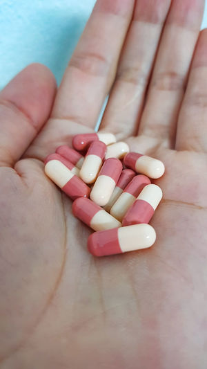 Person holding capsules