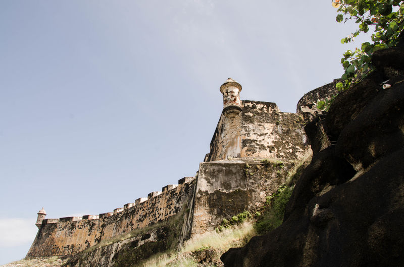 Fort detail at old san juan, el morro, paseo del morro, hiking trail