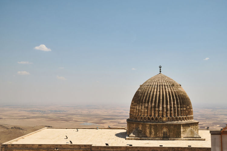 Dome of grand mosque or ulu cami and mesopotamian plain at background. mardin, turkey
