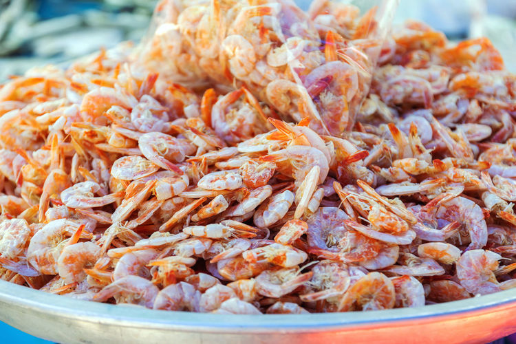 Many small prawns are dried for cooking and stored for a long time.